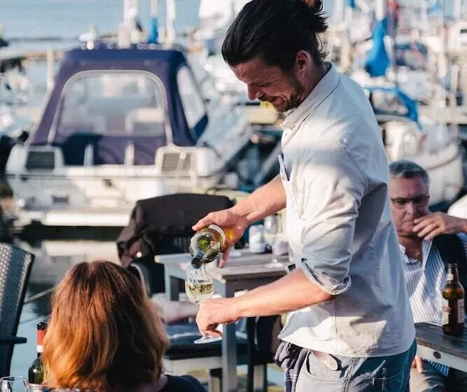 Björholmen Hotell & Restaurang