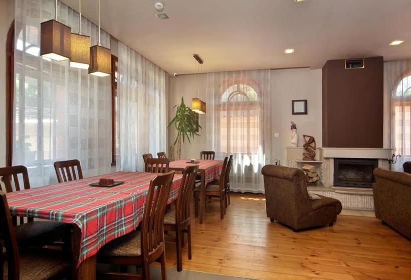 بنسيون Anita House