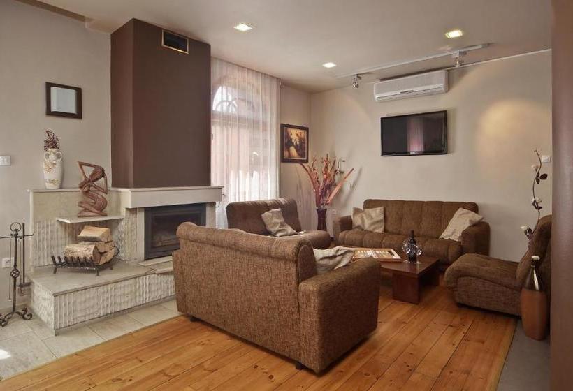 بنسيون Anita House