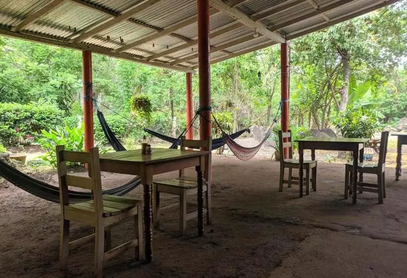 Pensão El Güis Hostel