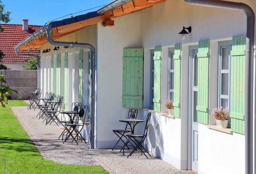 Panzió La Bobul Apartments