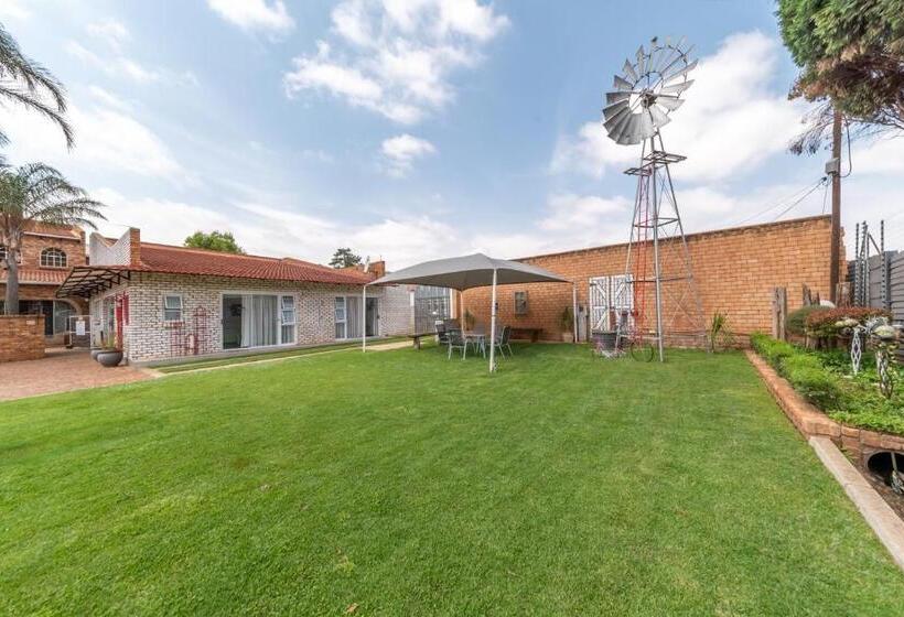 بنسيون Oppiplot Guest House & Venue