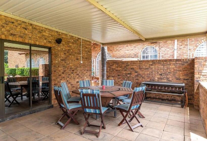 بنسيون Oppiplot Guest House & Venue