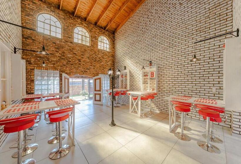 بنسيون Oppiplot Guest House & Venue