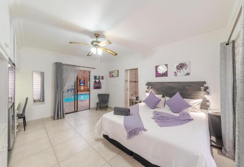 بنسيون Oppiplot Guest House & Venue