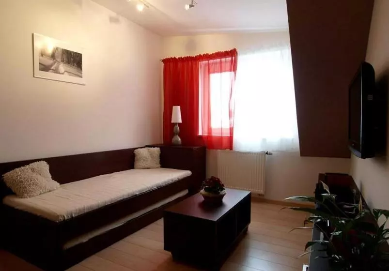 Majatalo Penzion A Restaurace Sklář