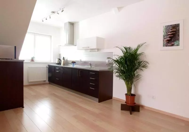 Majatalo Penzion A Restaurace Sklář