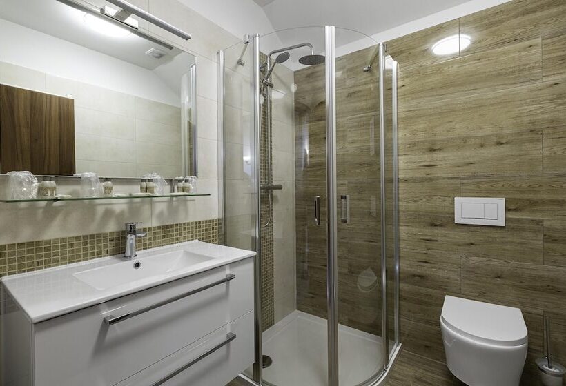 بنسيون Statek 1738