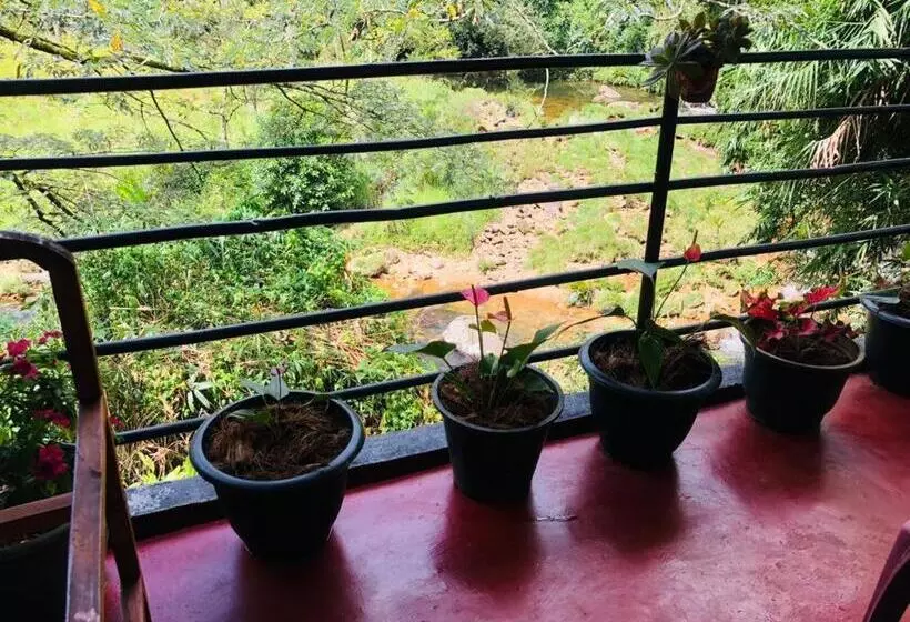 Majatalo Vegetable Garden House