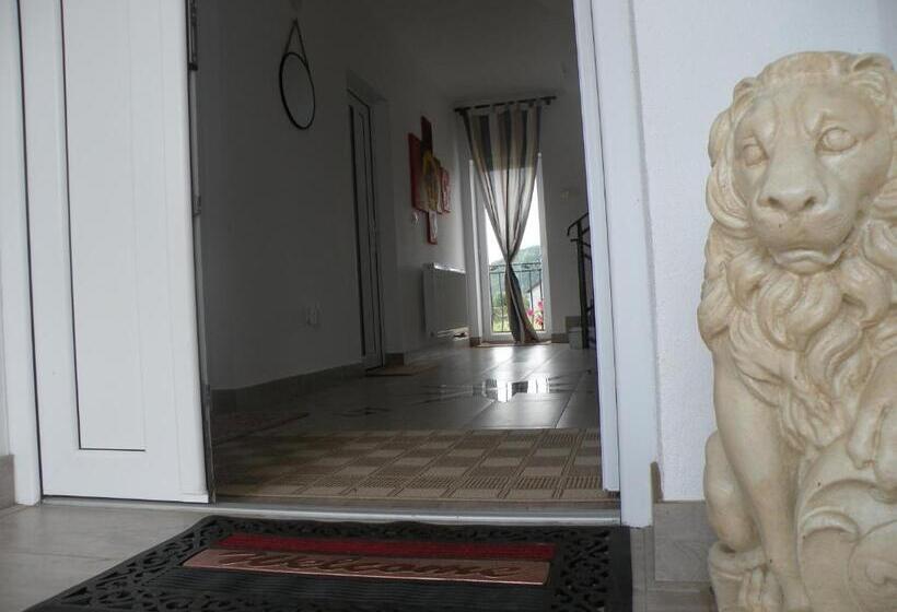 Pensiunea Casa Albă