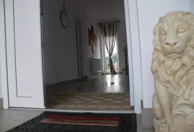 Pensiunea Casa Albă