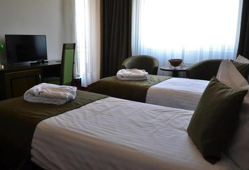 استراحتگاه Apollo Wellness Club