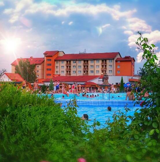 استراحتگاه Apollo Wellness Club