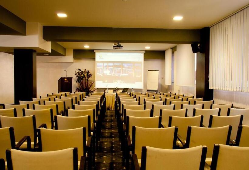 استراحتگاه Apollo Wellness Club