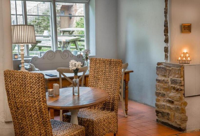 호스텔 The Crown Inn