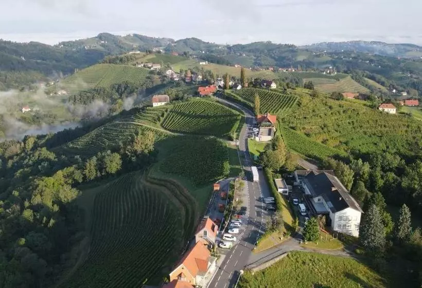 ユースホステル Wohlmuth Lückl