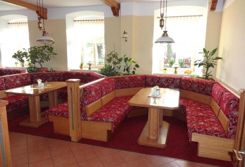 ホテル Praha Potštejn