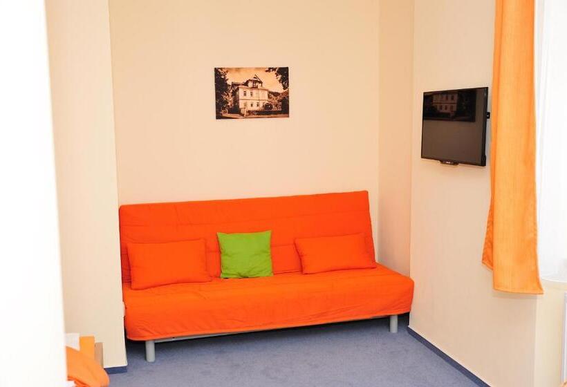 ホテル Praha Potštejn