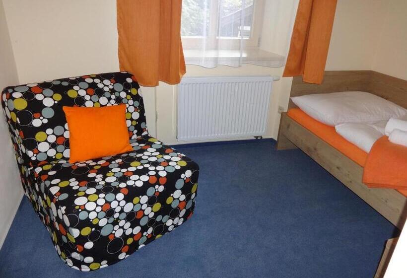 ホテル Praha Potštejn