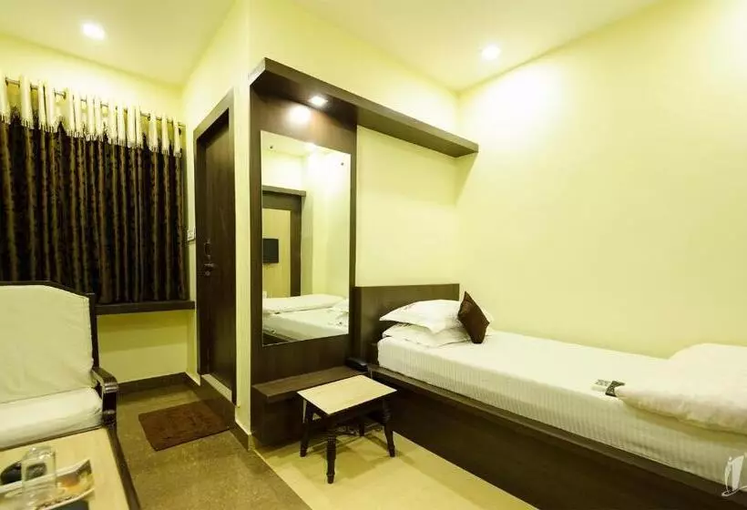 ホテル Srigandha Residency  Vaccinated Staff