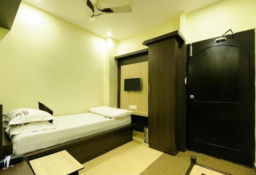 호텔 Srigandha Residency Vaccinated Staff