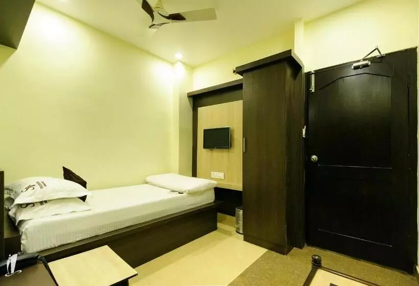 ホテル Srigandha Residency  Vaccinated Staff