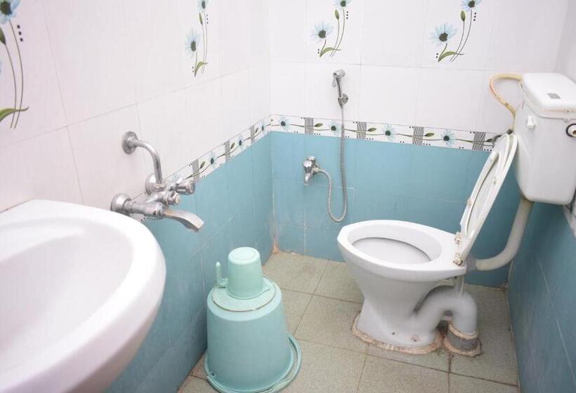 פנסיון R M Guest House