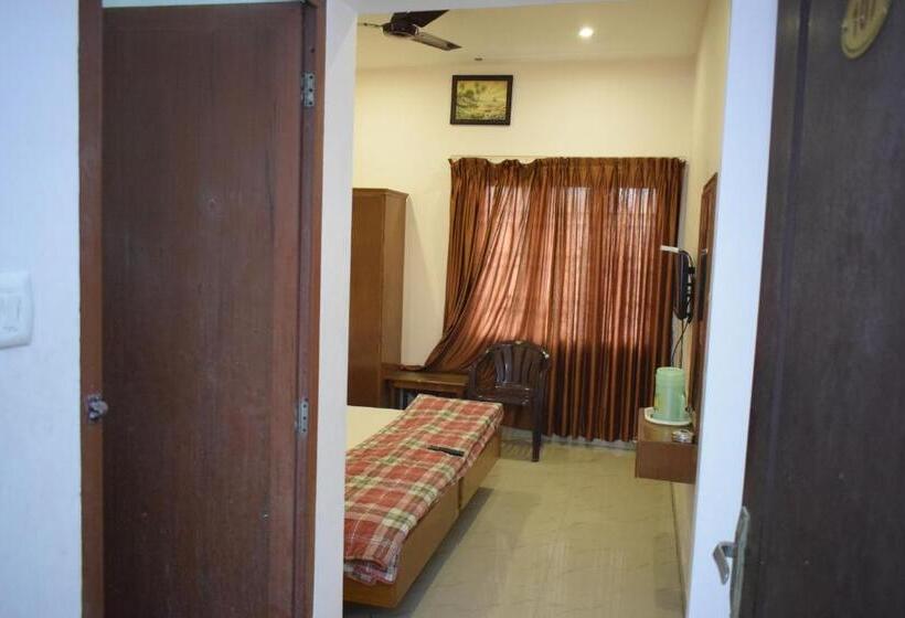 פנסיון R M Guest House