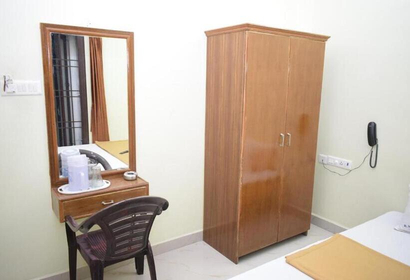 פנסיון R M Guest House