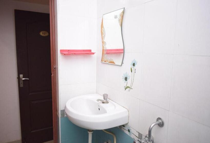 פנסיון R M Guest House