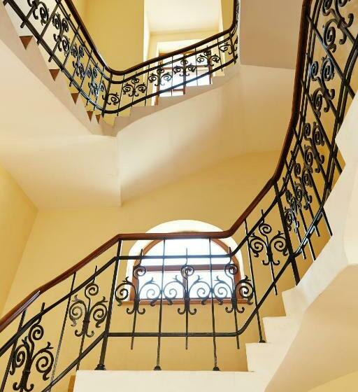 膳宿费 Vila Encore