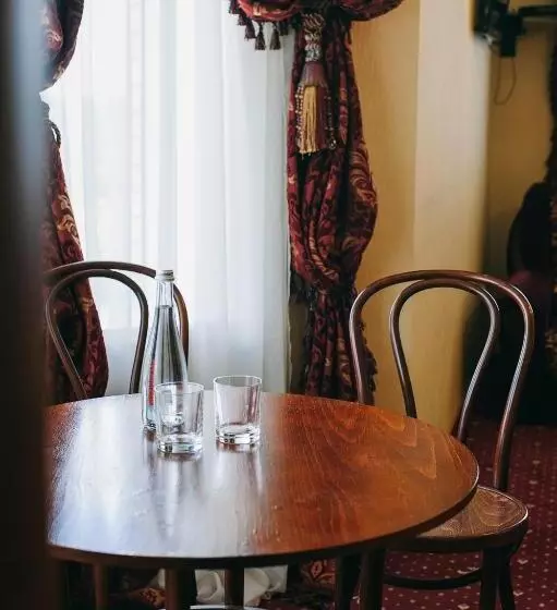 Shelter Hotel & Restaurant