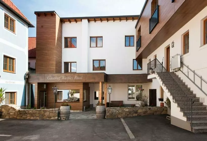 Retkeilymaja Weißes Rössl, Mühldorf In Der Wachau