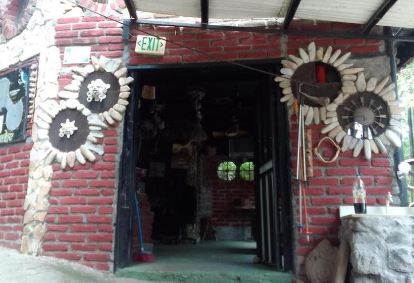 فندق صغير Hostal Eco Lodge La Chiponga