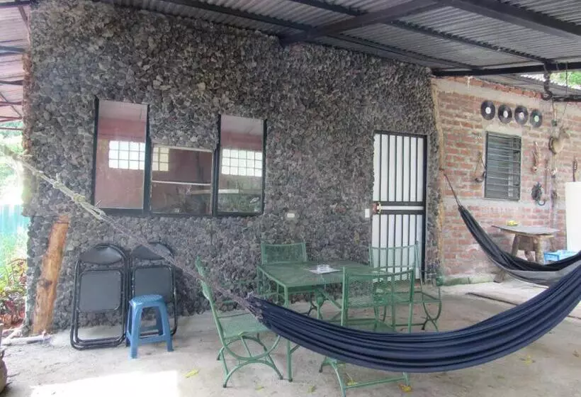 هاستل Hostal Eco Lodge La Chiponga