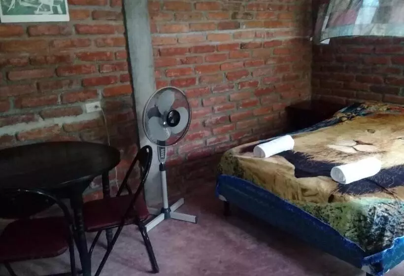 هاستل Hostal Eco Lodge La Chiponga
