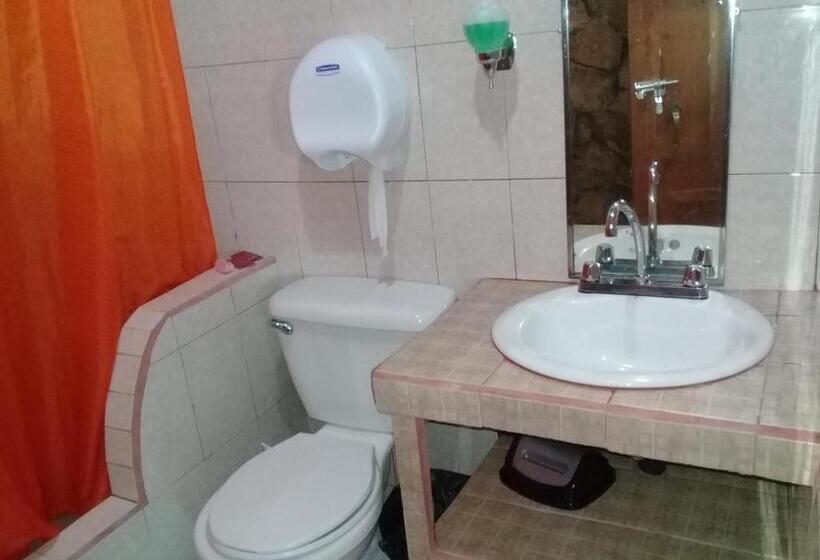 فندق صغير Hostal Eco Lodge La Chiponga