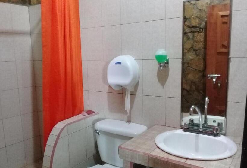 فندق صغير Hostal Eco Lodge La Chiponga