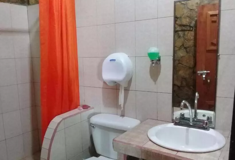هاستل Hostal Eco Lodge La Chiponga