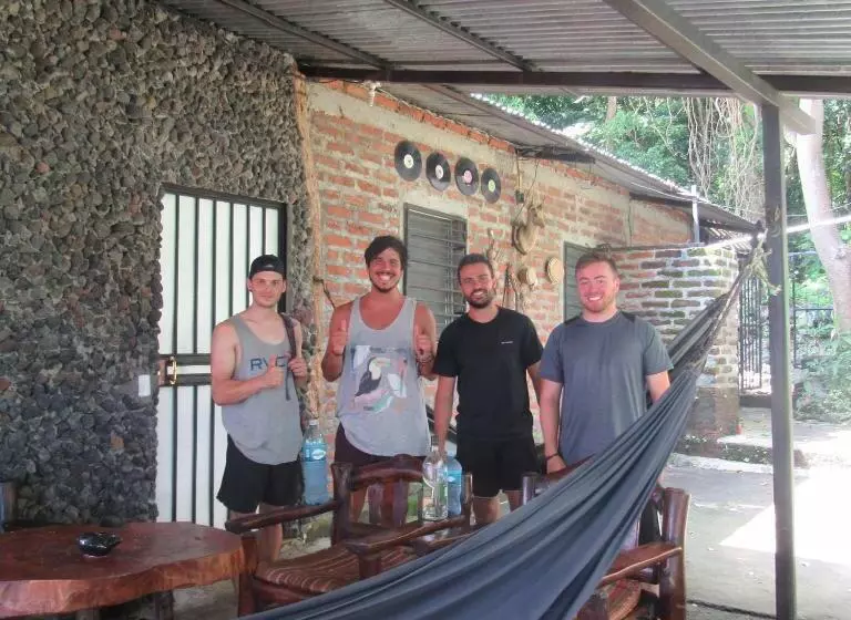 هاستل Hostal Eco Lodge La Chiponga
