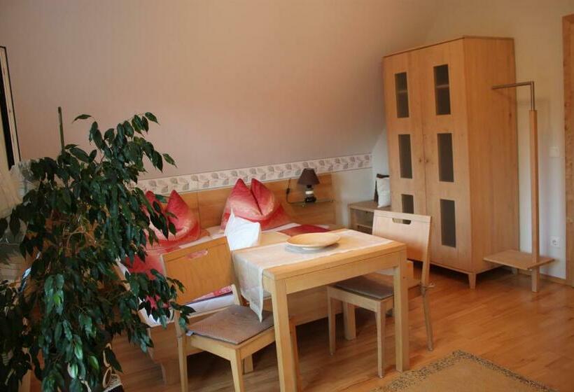 فندق Buschenschank Orsl