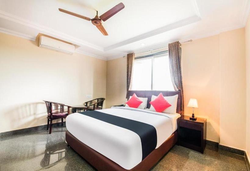 Hotelli Capital O 22439 Ratna Forever