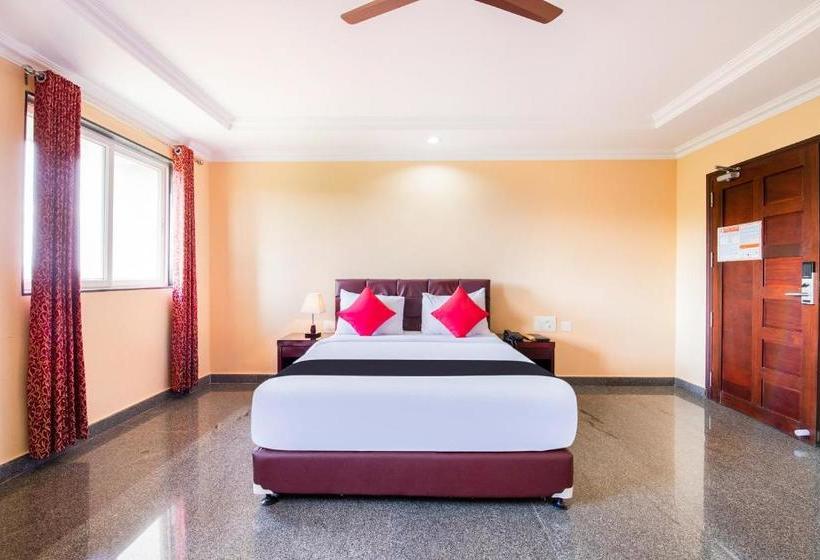 Hotelli Capital O 22439 Ratna Forever