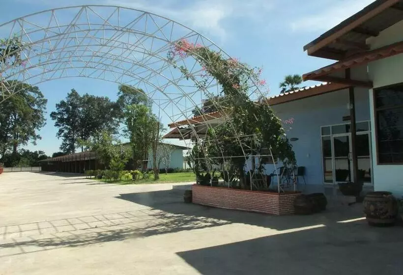 Hotelli Chao Phraya Home