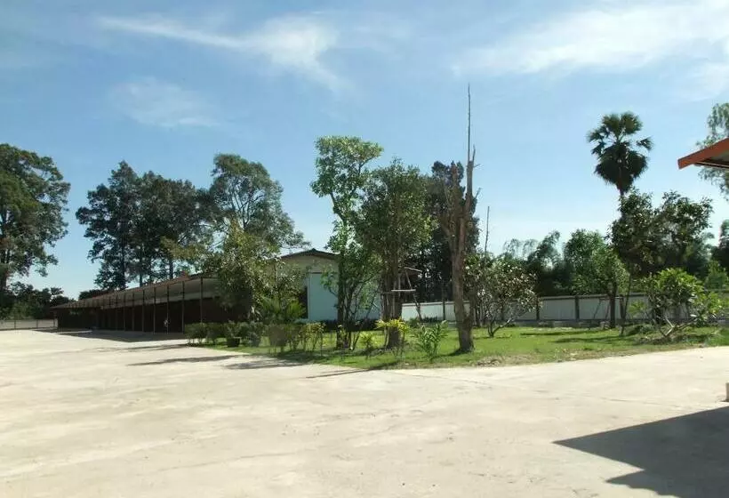 Hotelli Chao Phraya Home