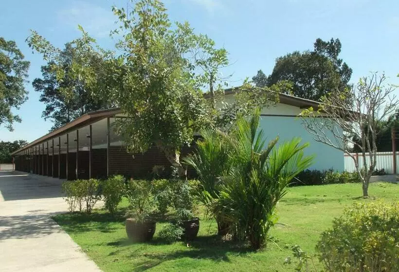 Hotelli Chao Phraya Home