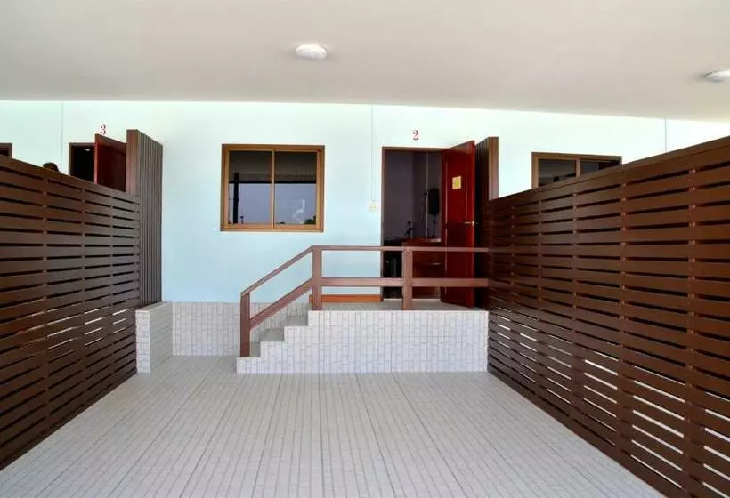 Hotelli Chao Phraya Home