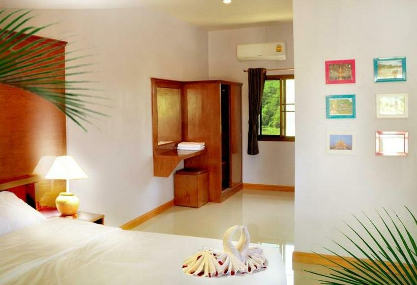 Отель Chao Phraya Home