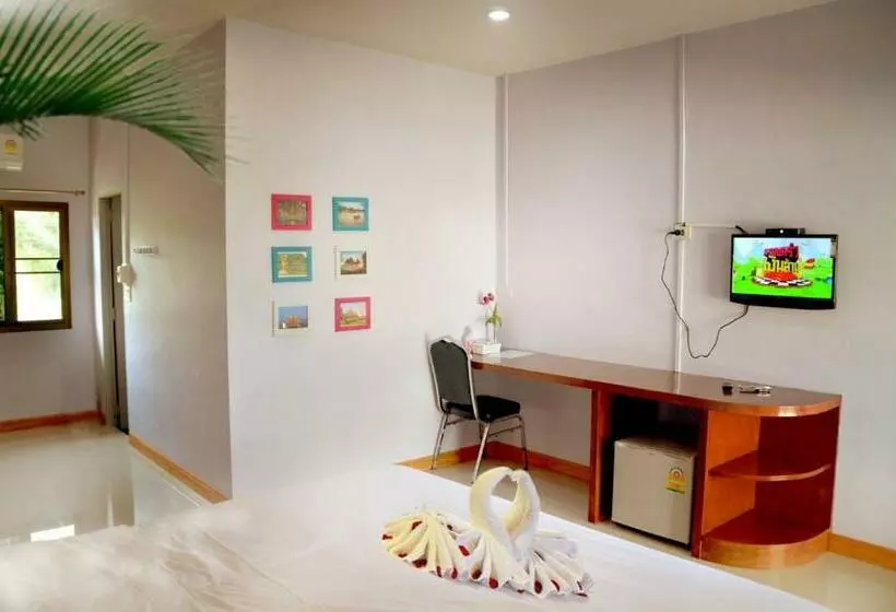 Hotelli Chao Phraya Home