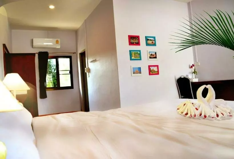 Hotelli Chao Phraya Home